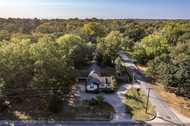 bird's eye view featuring a wooded view