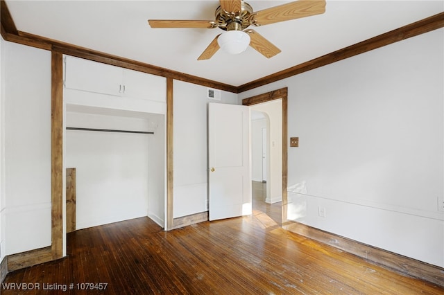 unfurnished bedroom featuring visible vents, a ceiling fan, hardwood / wood-style floors, a closet, and arched walkways