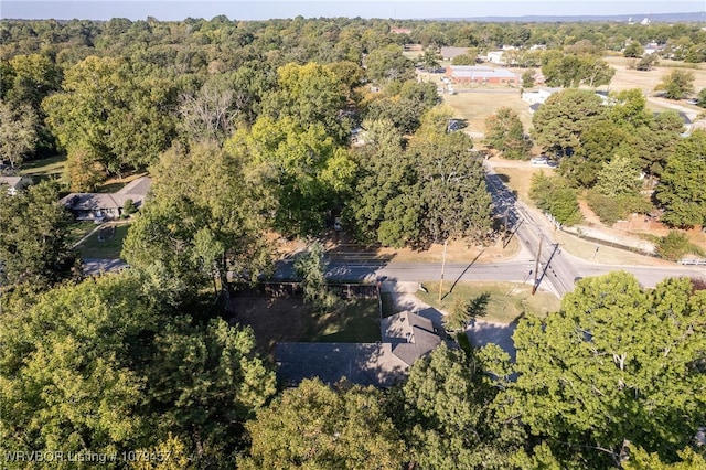 birds eye view of property featuring a forest view