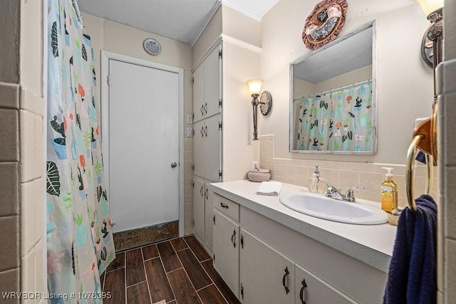 bathroom featuring vanity, decorative backsplash, and a shower with shower curtain