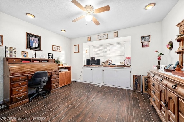 office area with a textured ceiling and ceiling fan