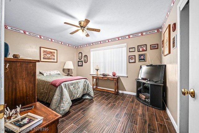 bedroom featuring ceiling fan