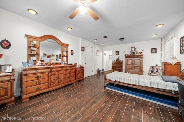 bedroom featuring ceiling fan