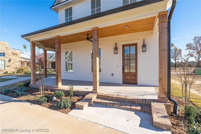 property entrance featuring ceiling fan and covered porch