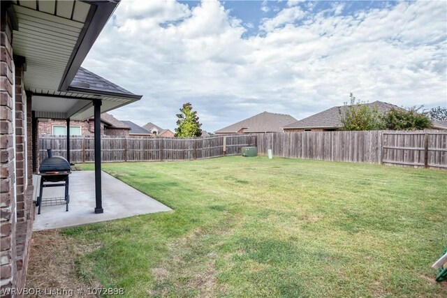 view of yard with a patio area