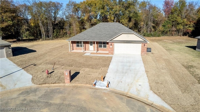 view of front of property featuring a front lawn, covered porch, and a garage