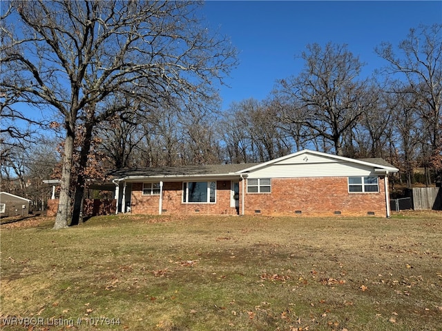 view of front facade featuring a front lawn