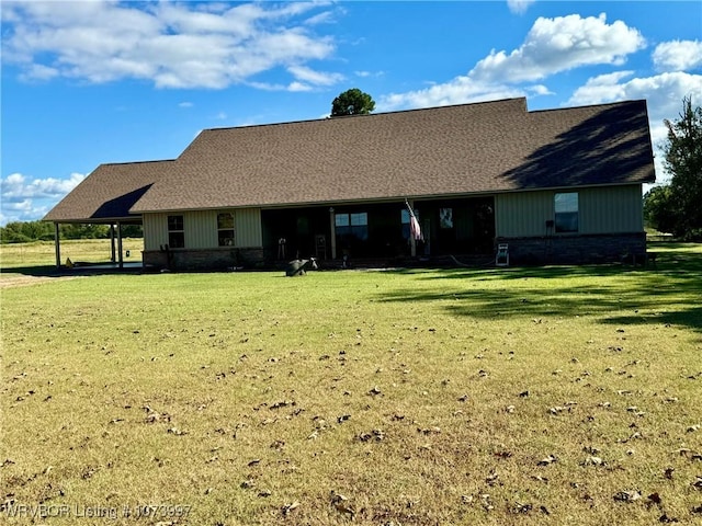 back of house featuring a yard