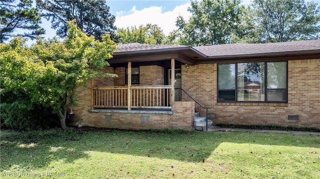 view of front of property featuring a front yard