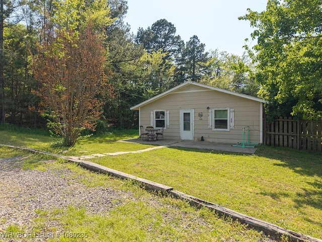 5914 Asa Craig Rd, Greenwood, AR 72936 - view of front of home with a front yard, fence, and a patio