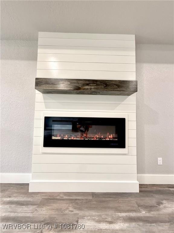 2948 N Hwy 282, Van Buren, AR 72956 - detailed view of a glass covered fireplace, wood finished floors, and a textured wall