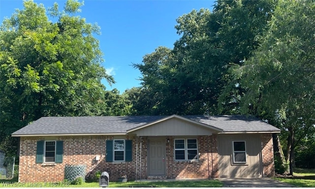 123 Gamma Cir, Roland, OK 74954 - photo 1