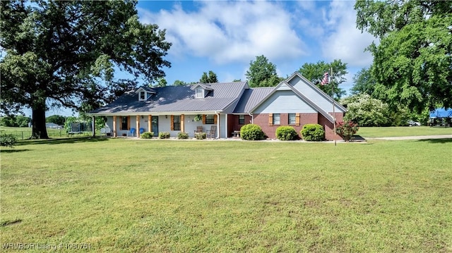 view of front of property with covered porch and a front lawn