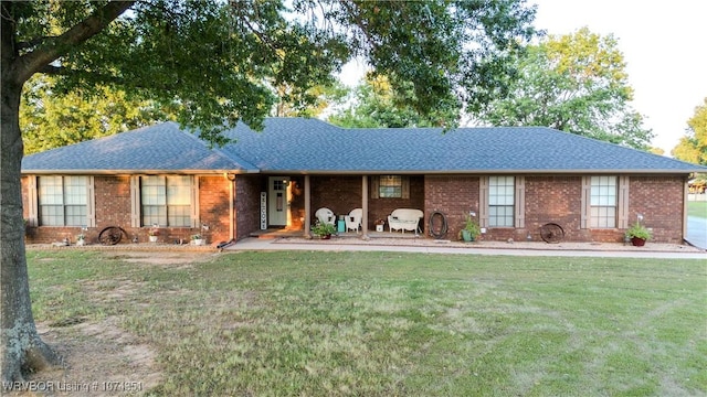 single story home with a front yard