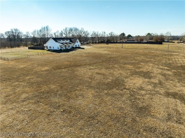 view of yard featuring a rural view