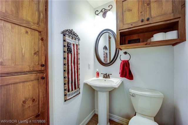 bathroom featuring toilet and sink