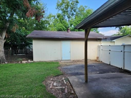 view of outdoor structure with a yard