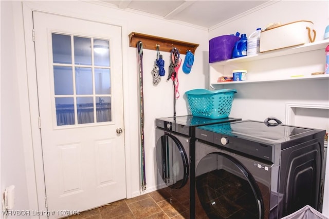 laundry room featuring washing machine and clothes dryer and crown molding