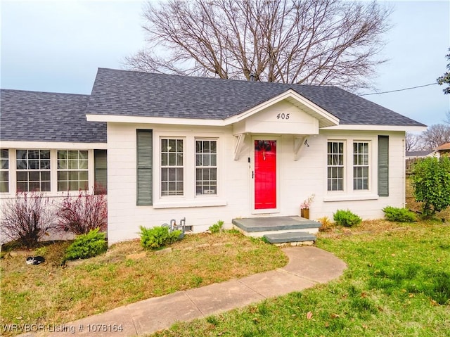 view of front of home with a front lawn