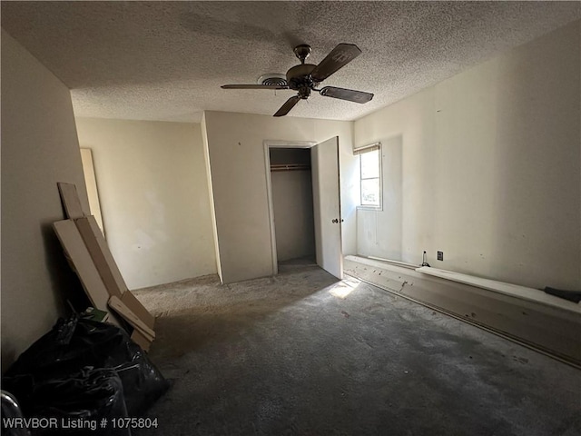 unfurnished bedroom featuring a textured ceiling and ceiling fan