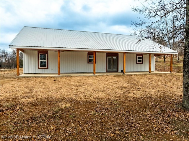 view of front of property featuring a porch