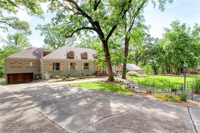 1232 Elizabeth Ln, Fort Smith, AR 72903 - view of front of house with driveway