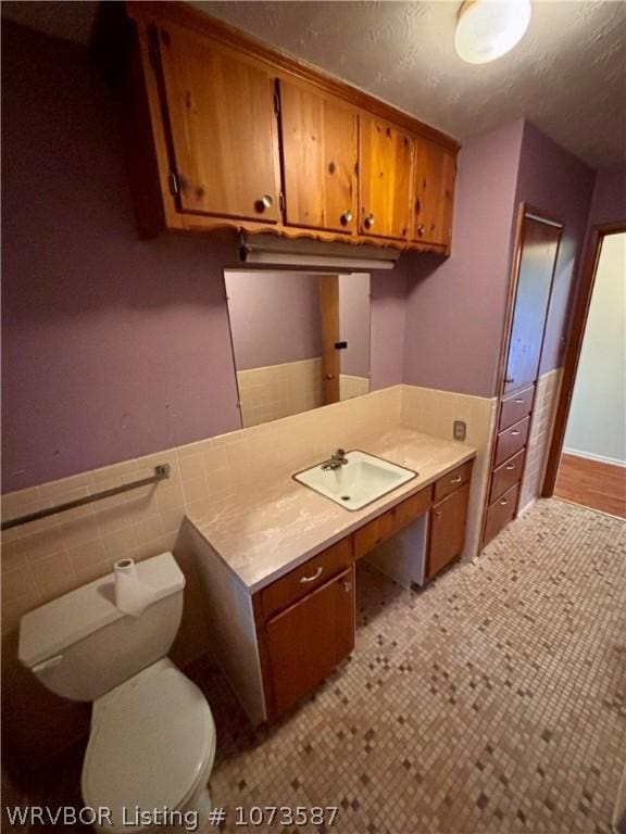 bathroom featuring toilet and sink