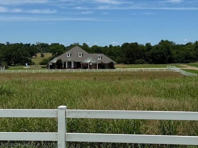 view of yard featuring a rural view