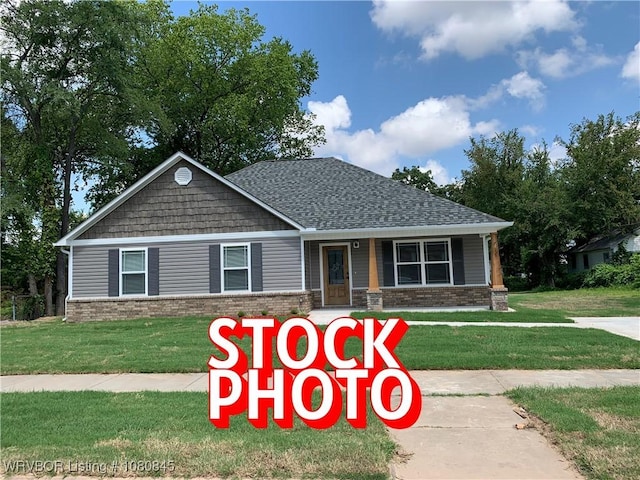 2810 N R St, Fort Smith, AR 72904 - view of front of house featuring a front yard, covered porch, and a shingled roof