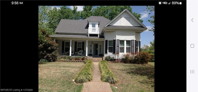 view of front of home featuring a front lawn and a porch