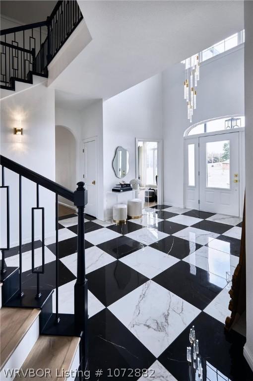 foyer featuring a high ceiling