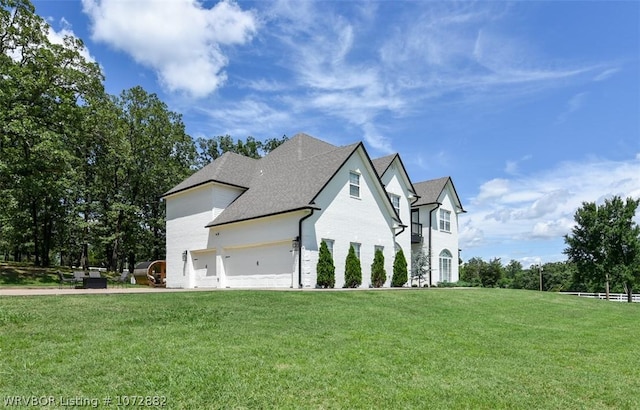 view of front of property featuring a front lawn and a garage