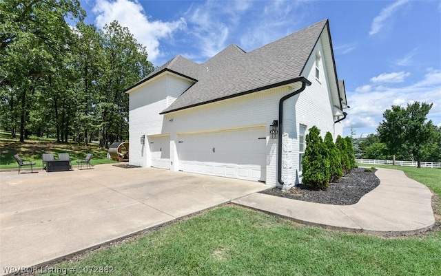 view of side of property featuring a lawn