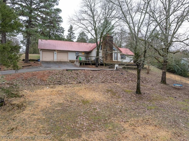 view of front facade featuring a garage