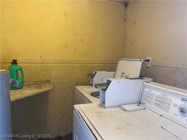 laundry room featuring independent washer and dryer