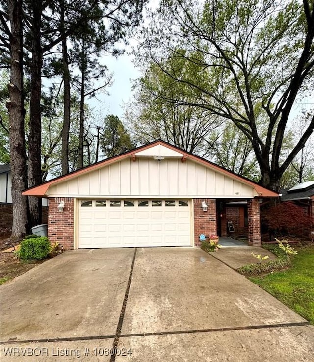9704 Apple Gate Dr, Fort Smith, AR 72903 - exterior space with concrete driveway