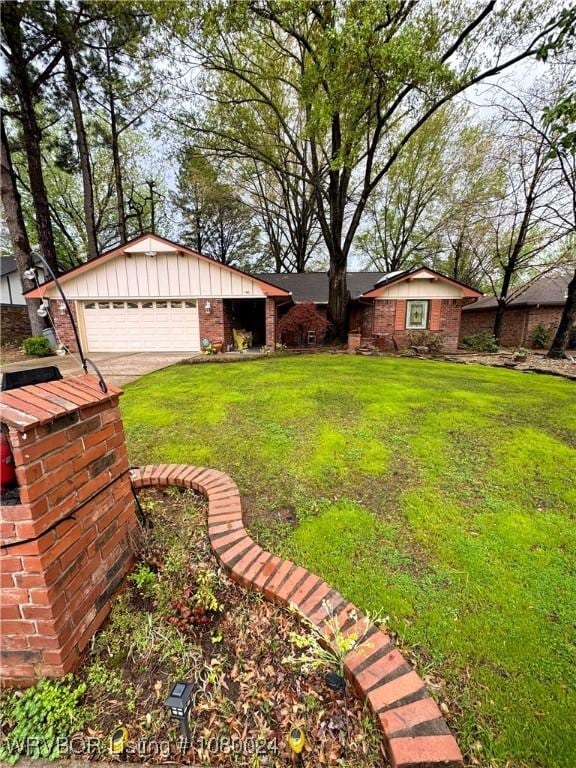 9704 Apple Gate Dr, Fort Smith, AR 72903 - single story home featuring a front yard, brick siding, and a garage