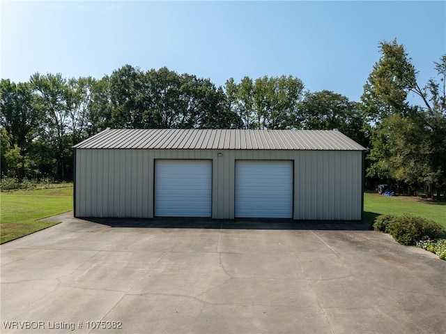 view of detached garage