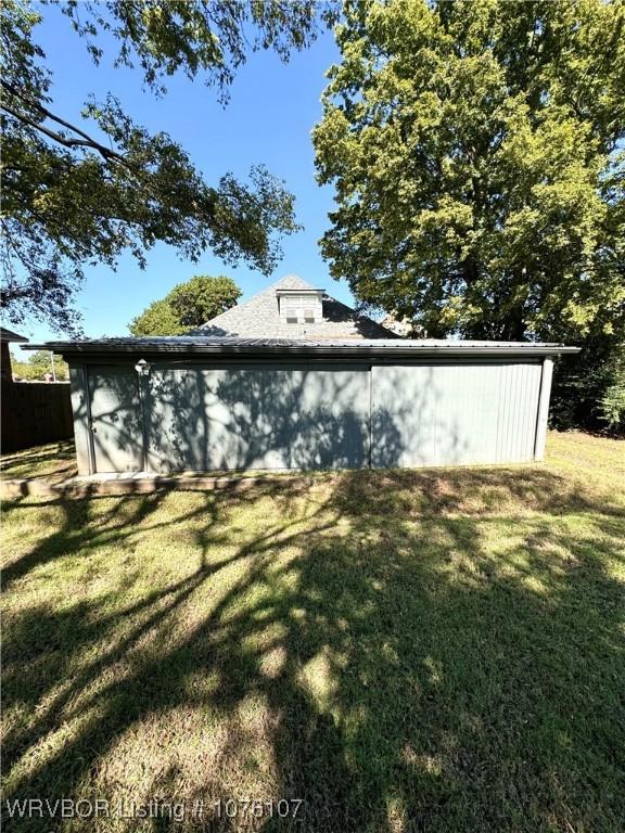 exterior space featuring a yard