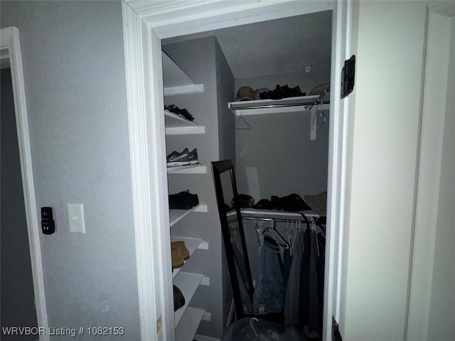 412 7th St, Barling, AR 72923 - view of closet