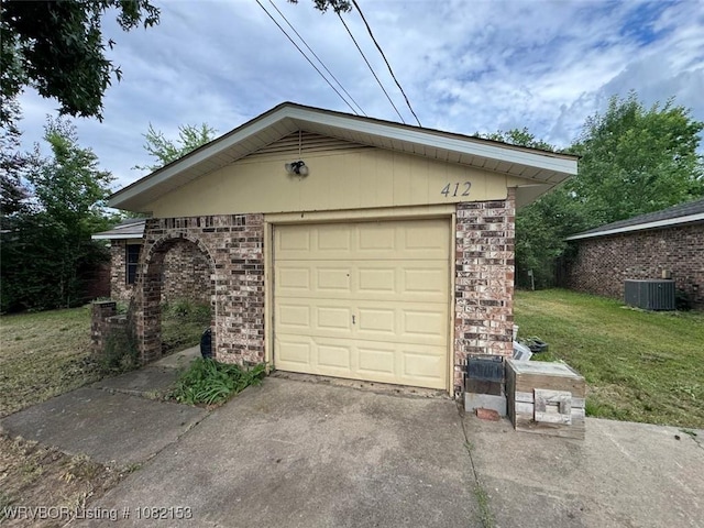 412 7th St, Barling, AR 72923 - garage with driveway