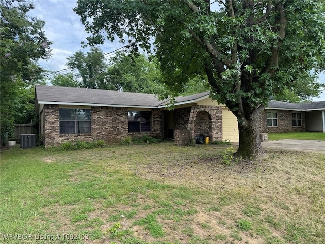412 7th St, Barling, AR 72923 - single story home with a front yard and brick siding