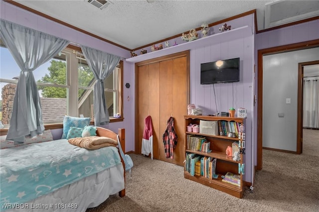 2650 Spielerville Rd, Paris, AR 72855 - carpeted bedroom featuring a textured ceiling, a closet, ornamental molding, and baseboards