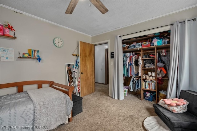 2650 Spielerville Rd, Paris, AR 72855 - bedroom featuring carpet floors, crown molding, a closet, a ceiling fan, and a textured ceiling