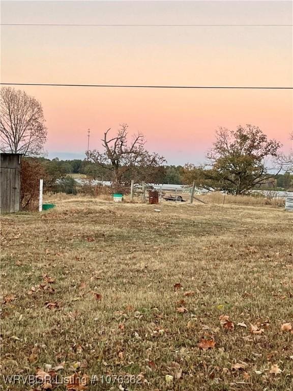 view of yard at dusk