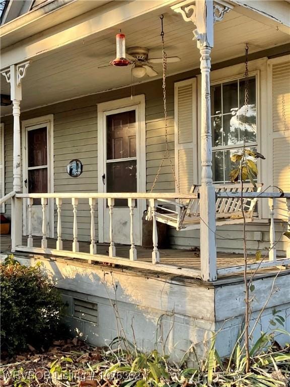 property entrance featuring a porch