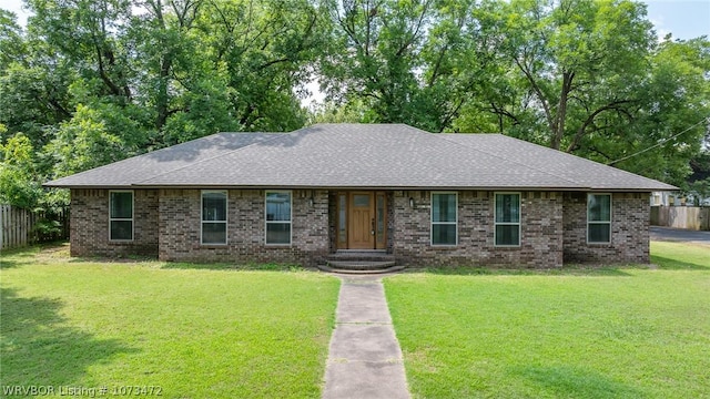 ranch-style house featuring a front yard