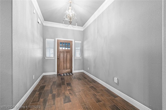 entryway featuring a chandelier and ornamental molding