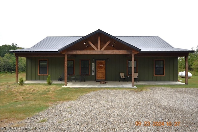 view of front of house with a porch