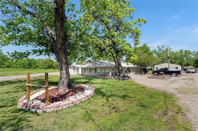 ranch-style home featuring a front lawn